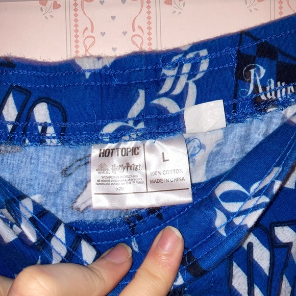 Lightweight Harry Potter sleep pants. Men’s size large - Picture 3 of 4
